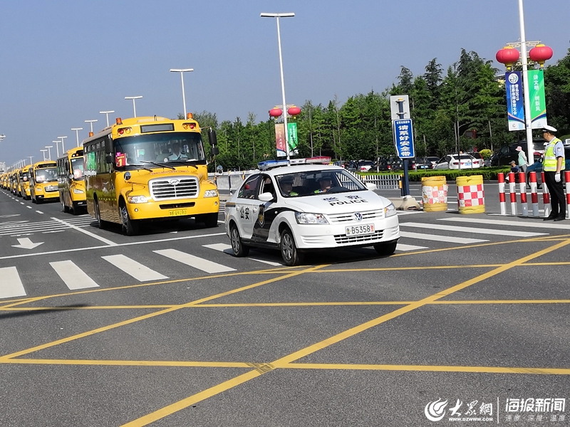 打造靓丽风景 莱西交运42部校车服务考生