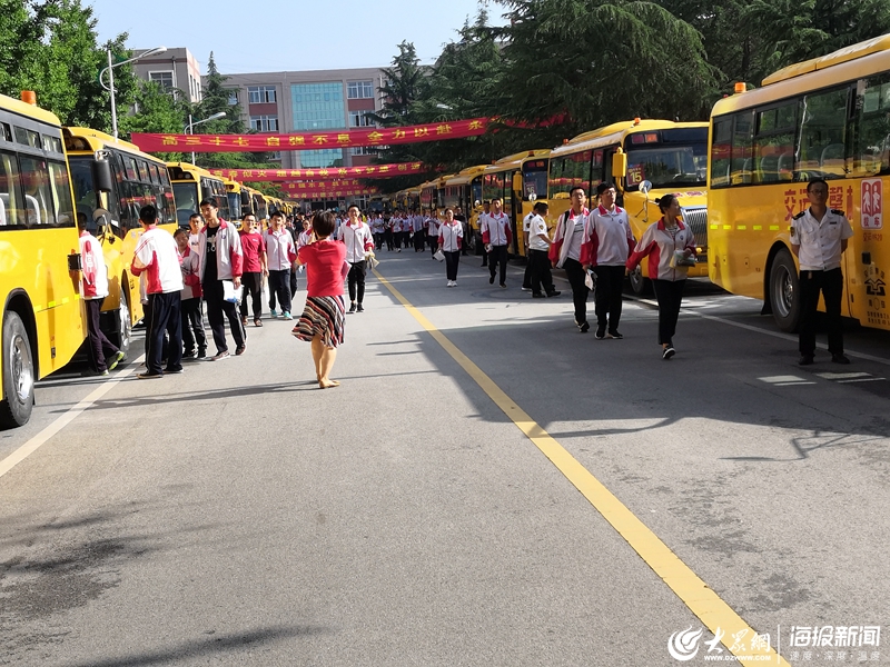 打造靓丽风景 莱西交运42部校车服务考生