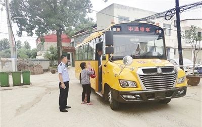 漯河：校车无牌 上路被查