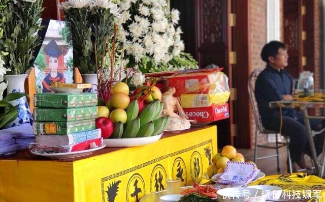 6岁男孩乘校车上学被遗忘在车里，下午被发现时已经死亡