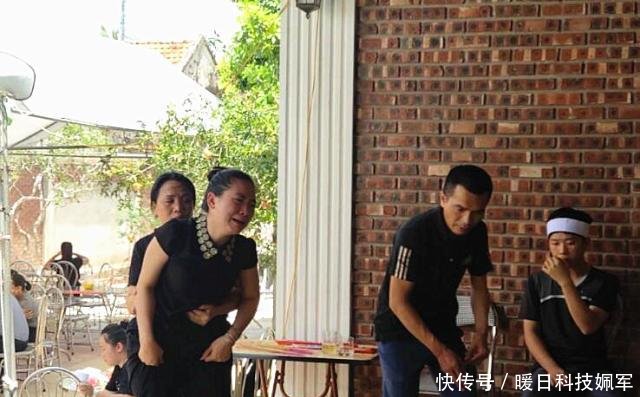 6岁男孩乘校车上学被遗忘在车里，下午被发现时已经死亡