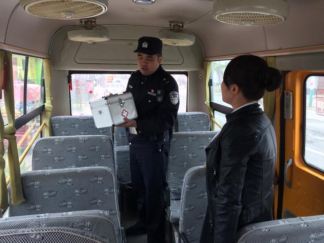 合阳县公安局路井派出所开展校车安全检查