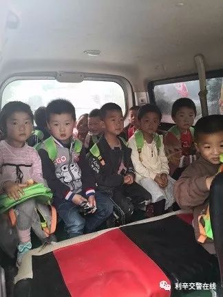 利辛交警，超员“黑校车”重治没商量
