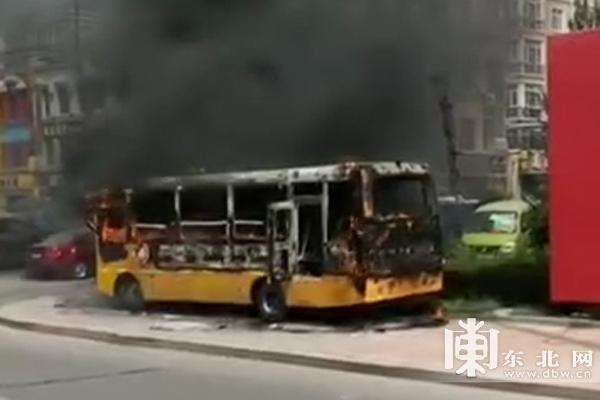 哈市一?？诼繁咝３低蝗黄鸹?无人员伤亡