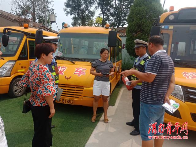 罗敷镇开展开学前校车安全隐患排查整治行动