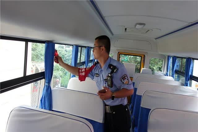 严把校车审验关，护航学生上学路
