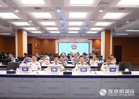 湖南省公安厅交警总队：奋战六十天 忠诚保大庆