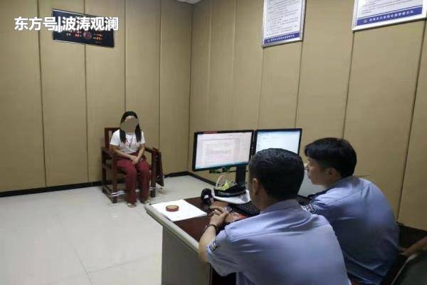 河南洛阳一严重超载“黑校车”被查