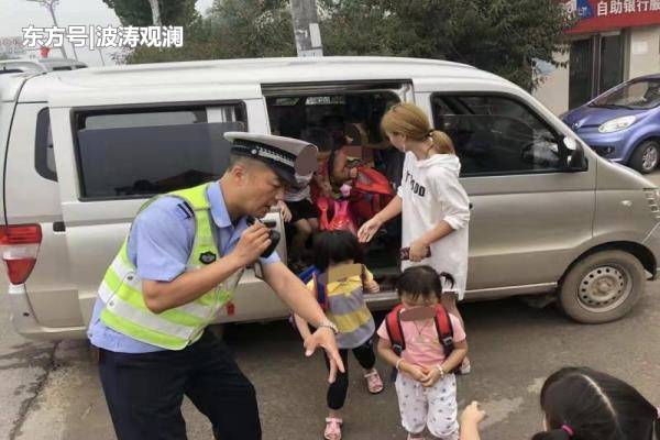 河南洛阳一严重超载“黑校车”被查