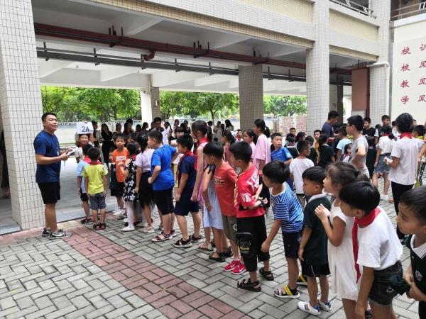 安全乘车 珍爱生命 翠景东方小学校车乘坐安全培训