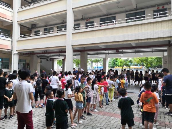 安全乘车 珍爱生命 翠景东方小学校车乘坐安全培训