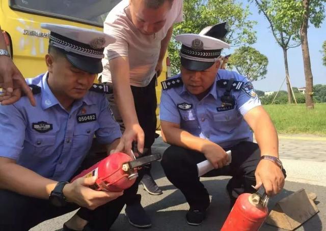 湘潭一校车司机酒驾心存侥幸“走捷径”，交警蜀黍：没想到吧？