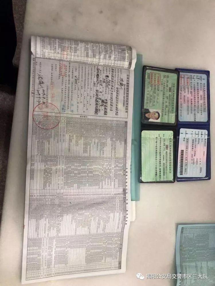潮汕一校车被举报！为了赶时间便逆向行驶的行为让人后怕！