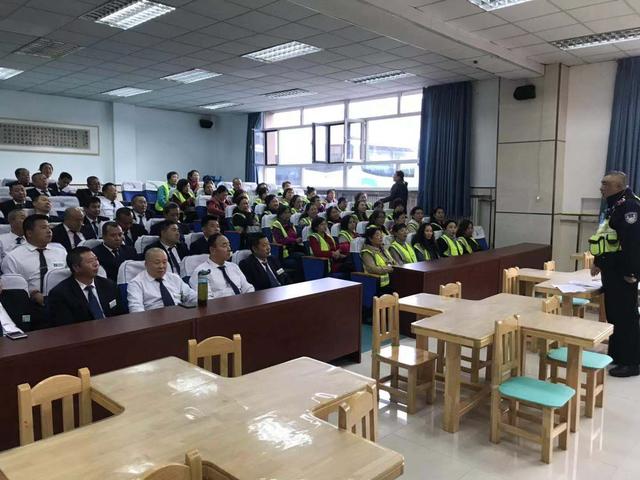 【冬季校车安全牵挂人心，朝阳交警上门宣传得民心】