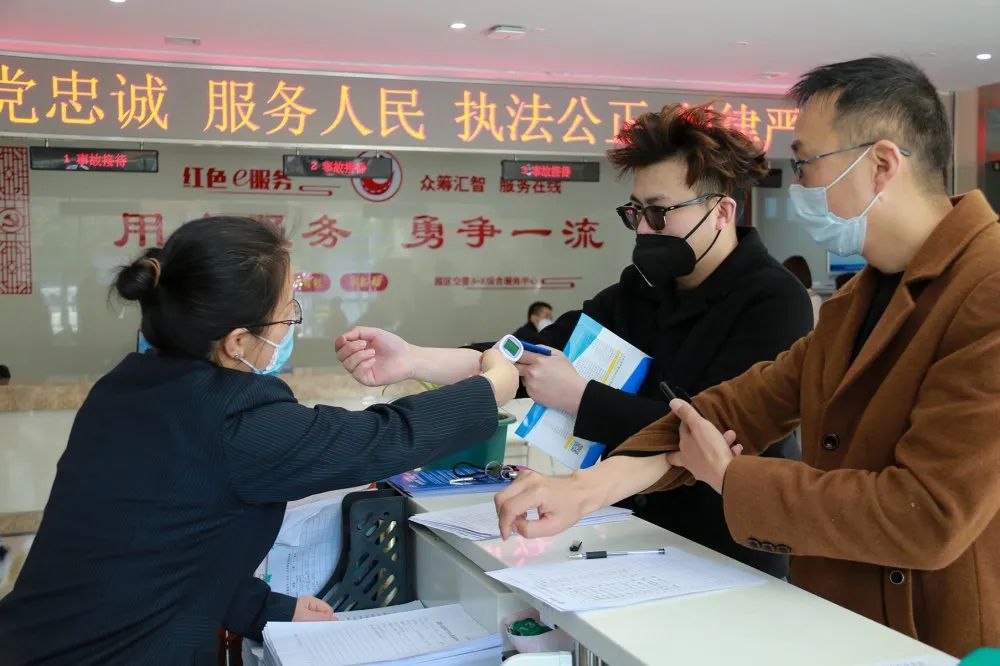 园区警方启动重点运输企业及校车驾驶人现场审验教育学习专场服务