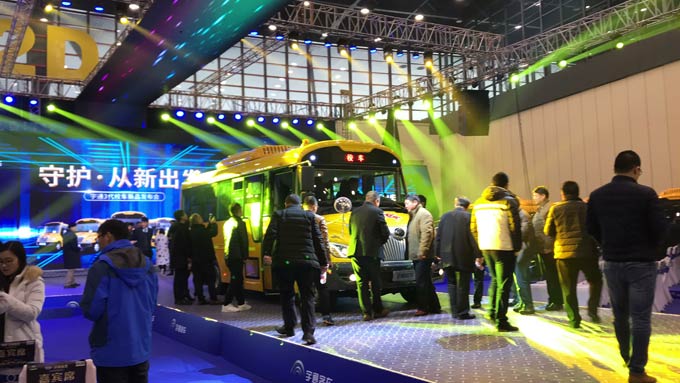 再树校车安全智能新标杆 宇通第三代校车重磅发布